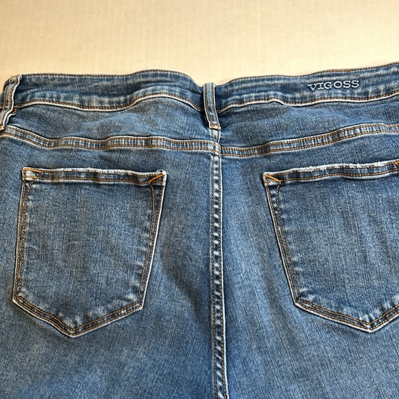 Vigoss Marley Mid Rise Double Cuff Whiskered Med Wash Distressed Short. Sz W14 - Picture 6 of 14